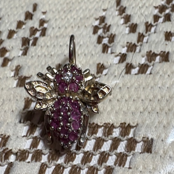 Jewelry - Plated gold/silver bee pendant.
